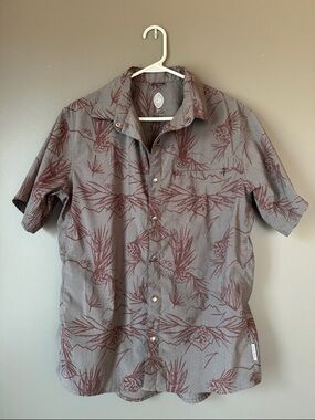 Club Ride Apparel Gray Short-Sleeve Button-Up with Maroon Botanical Print
